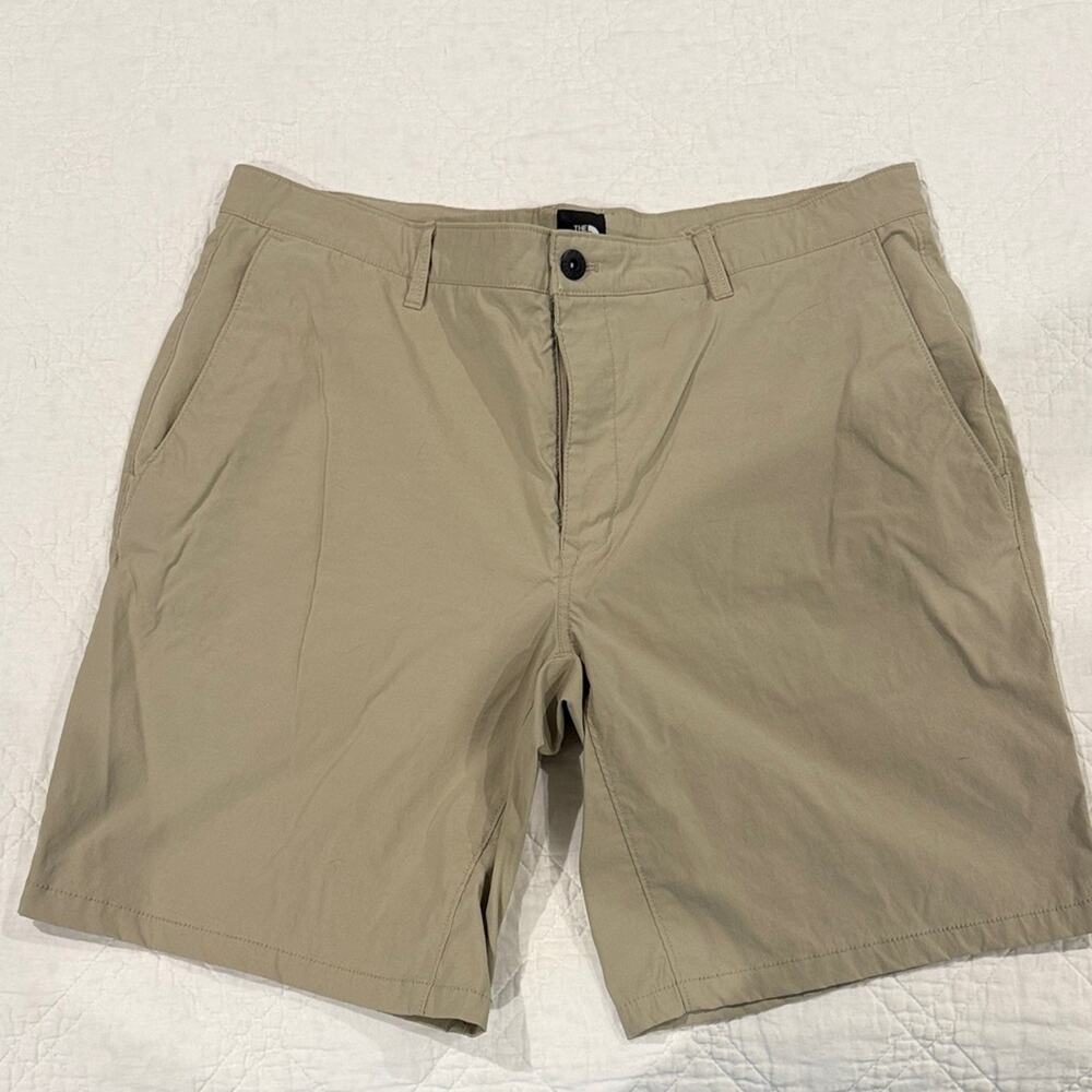 The North Face Men's Beige Flat Front Shorts